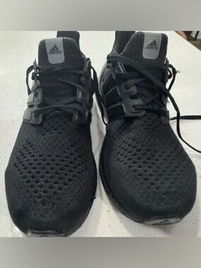 ADIDAS ULTRA BOOST 22 TRIPLE BLACK GX5587 Running Shoes Women’s Size 8